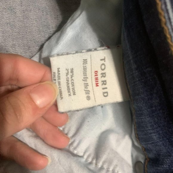 Torrid / 24 / Curvy Skinny Jeans - Picture 3 of 14